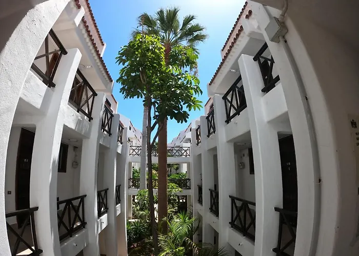 Parque Santiago I - * Playa de las Americas (Tenerife)